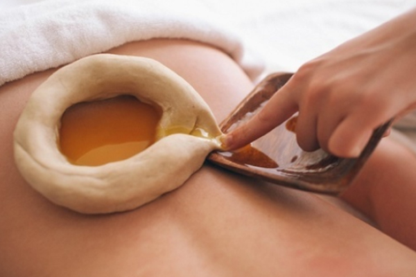 Kati Vasti Ayurvedic therapy for localized lower back care